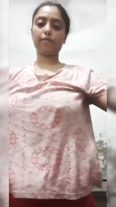 Bhabhi Teasing Boobs Flash Viral At Family Function Selfie