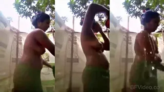 Gaon Ki Bangla Ladki Nangi Nahati Topless Viral Mms Leak