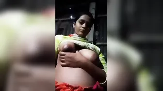 Bangla Gaon Ki Sexy Randi Playing Boobs Teasing In Viral Clip