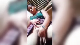 Horny Unsatisfied Bhabhi Fingering Juicy Chut On Phone Cam