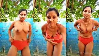 Bhabhi Bathing Nude Outdoors Rubbing Soapy Boobs In Rivulet