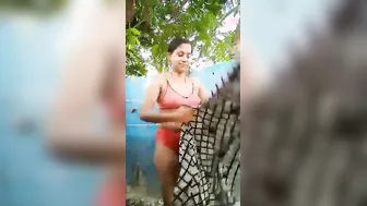 Bhabhi Bathing Nude Outdoors Rubbing Soapy Boobs In Rivulet