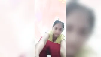 Leaked Desi Wife's Nude Selfie Mms Showing Off Her Juicy Curves