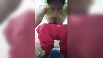 Leaked Desi Wife's Nude Selfie Mms Showing Off Her Juicy Curves