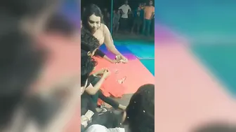 Bihari Bhabhi Twerking Juicy Ass In Steamy Public Dance For Lovers