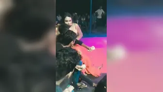 Bihari Bhabhi Twerking Juicy Ass In Steamy Public Dance For Lovers