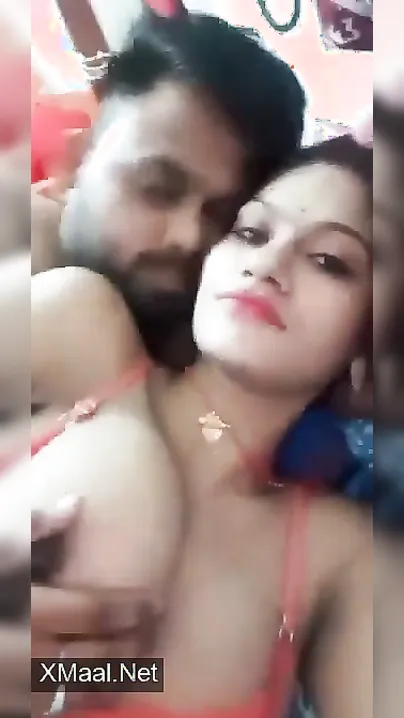 Newlywed Wifey Spreading Shaved Choot For Raw Honeymoon Pound