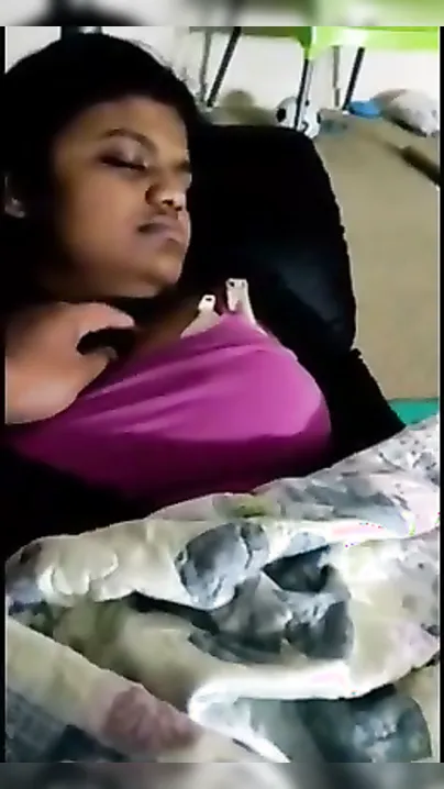 Sri Lankan Big Boob Gf Nude Show In Traditional Blouse