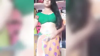 Bengali Girlfriend Stripping Nude In Leaked Mms Video