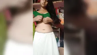Bengali Girlfriend Stripping Nude In Leaked Mms Video