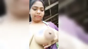 Chubby Bengali Homemaker Exposing Nude Body In Saree