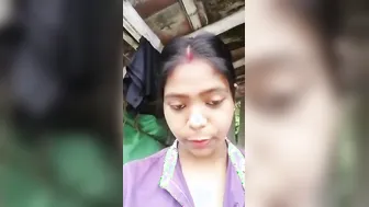 Chubby Bengali Homemaker Exposing Nude Body In Saree