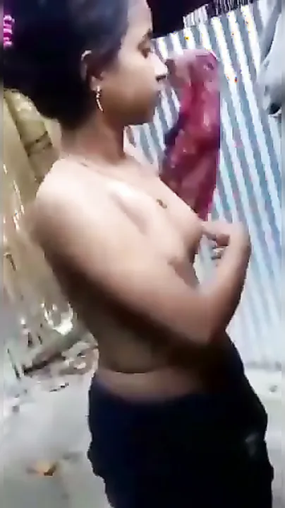 Bangla Village Teen Flaunts Naked Curves In Backyard Vid