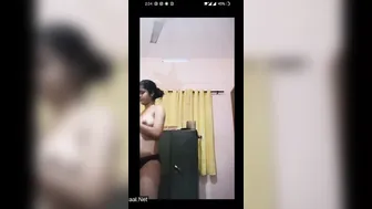 Village Babe Round Muli Nude Jiggling On Viral Cam Show