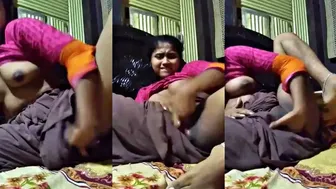 Desi Chick Fingering Juicy Pussy With Loud Aahing Moans