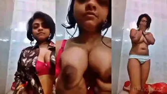 Horny Desi Gf Snapping Nude Selfies Spreading Legs Wide