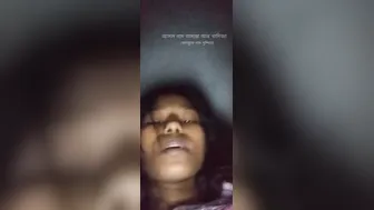 Horny Desi Slut Pissing Wild While Fingering Wet Choot