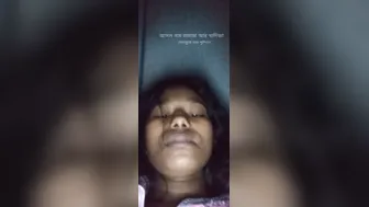 Horny Desi Slut Pissing Wild While Fingering Wet Choot