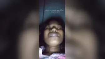 Horny Desi Slut Pissing Wild While Fingering Wet Choot