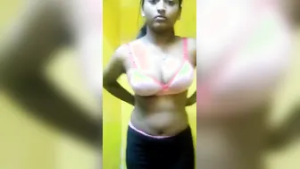 Desi Babe Flaunting Perfect Boobs And Pussy Nude Clip