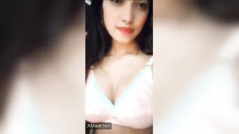 Mehendi Hands Newlywed Bhabhi Posing Nude For Hubby Video