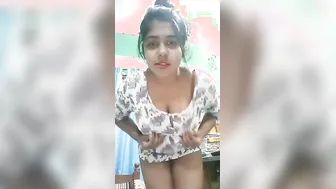 Naked Bhabhi Flaunting Huge Boobs And Shaved Chut Selfie Tease