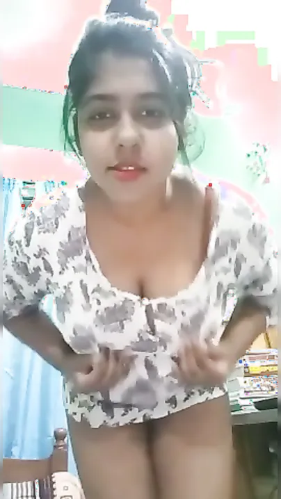 Naked Bhabhi Flaunting Huge Boobs And Shaved Chut Selfie Tease