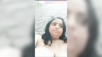 Village Bbw Bhabhi Stripping For Outdoor Gaand Fuck Fun
