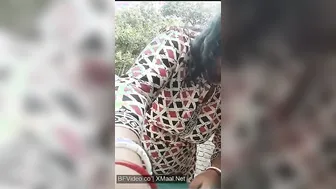 Village Bbw Bhabhi Stripping For Outdoor Gaand Fuck Fun