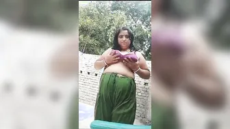 Village Bbw Bhabhi Stripping For Outdoor Gaand Fuck Fun