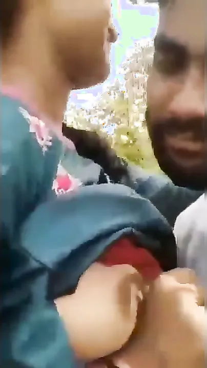 Desi Lovers Outdoor Boob Chusai Viral In Coconut Grove