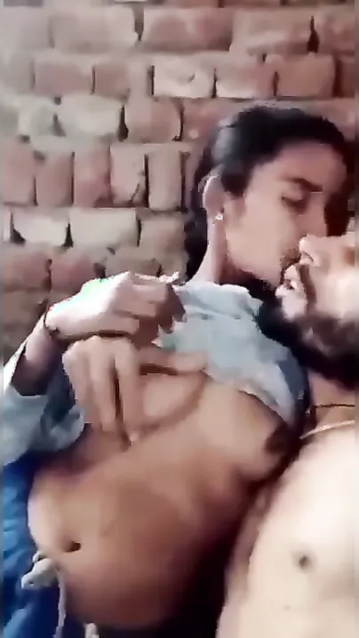 Village Gf Romancing Lover's Cock In Leaked Mms Under Banyan Tree