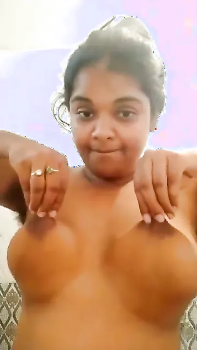 Naughty Desi Babe Booby Nude Selfie Tease In Saree Room