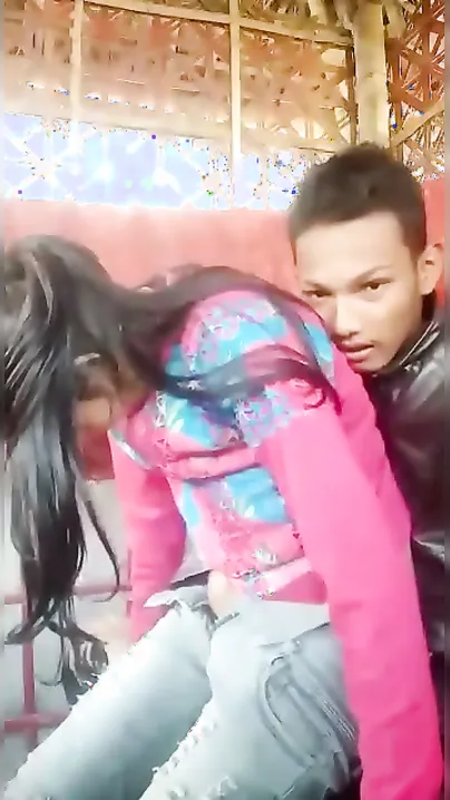 Young Couple First-Time Outdoor Fuck Caught On Mms Video