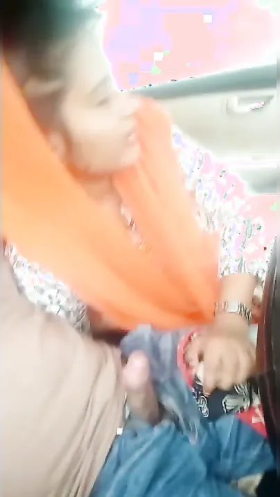 Bangladeshi Muslim Gf Sucking Lover's Dick Sloppily In Car