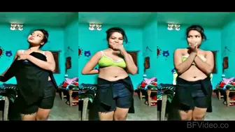 Bengali Babe Flashing Juicy Boobs For Lover's Phone Vid