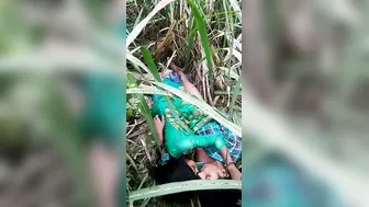 Dehati Pair Rutting Hard In Lush Gaon Grass Field Fuck