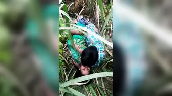 Dehati Pair Rutting Hard In Lush Gaon Grass Field Fuck