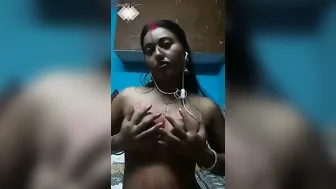 Bhabhi Flashing Juicy Boobs Live Cam For Secret Lover Tease