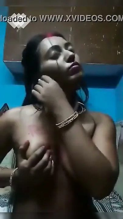 Bhabhi Flashing Juicy Boobs Live Cam For Secret Lover Tease