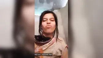 Village Gf Posing Nude Filming Hot Vid For Lover's Phone