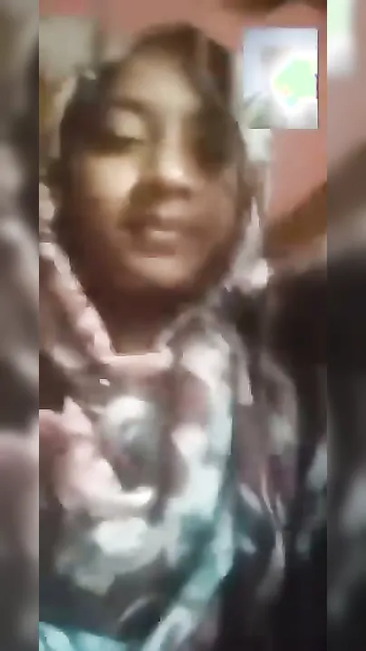 Village Bhabhi Flashing Big Boobs Horny On Phone Sex