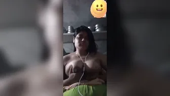 Busty Desi Babe Showing Huge Boobs Video Call Gone Viral