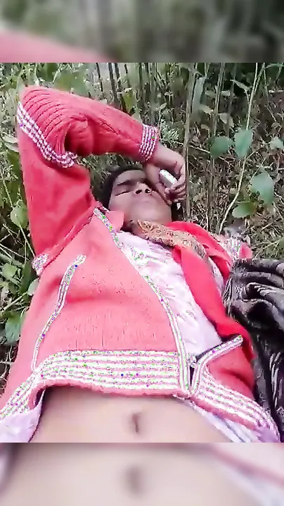 Dehati Village Bhabhi Fingering Wet Chut Outdoors Leaking