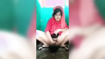 Muslim Desi Girl Fingering Tight Chut In Ganda Toilet