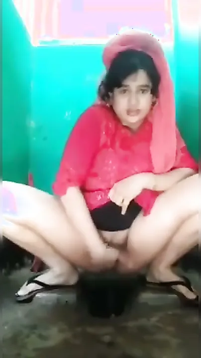 Muslim Desi Girl Fingering Tight Chut In Ganda Toilet