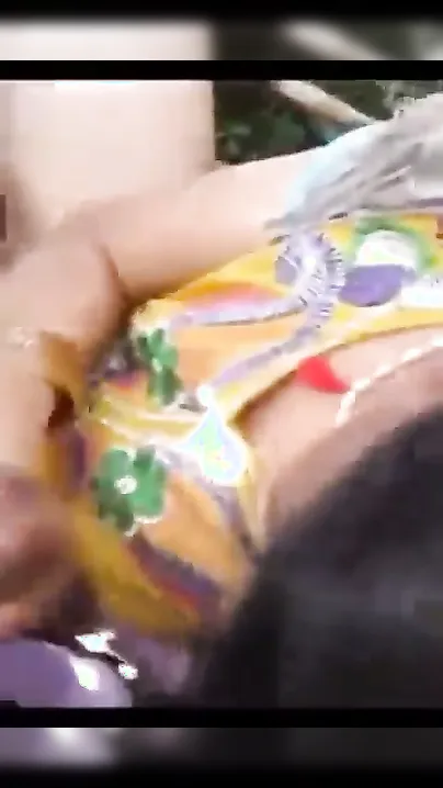 Village Randi Bhabhi Fucking Customers In Fields Leaked Mms