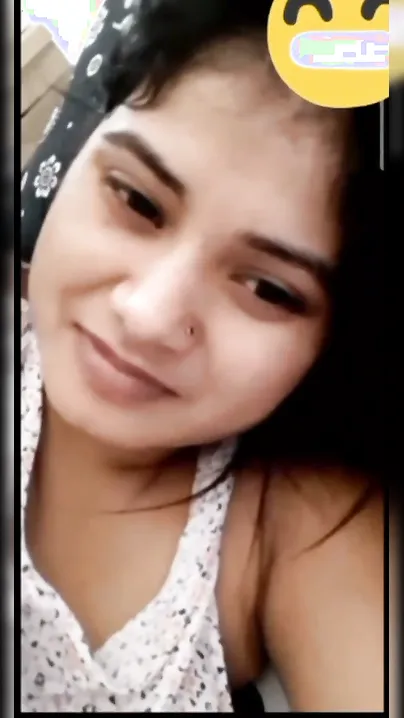Cute Desi Gf Flashing Juicy Boobs On Whatsapp Video Call