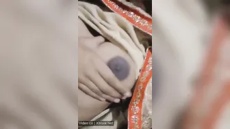 Kochi College Babe Jiggling Boobs In Viral Tease Clip