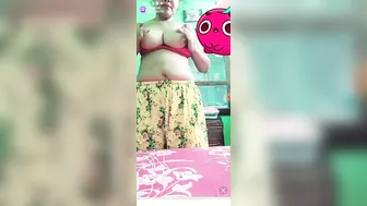 Premium Cam Bhabhi Stripping Nude On Recorded Call